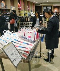 日本百貨店中國(guó)顧客免稅銷售額激增近五倍，日用百貨成消費(fèi)新寵